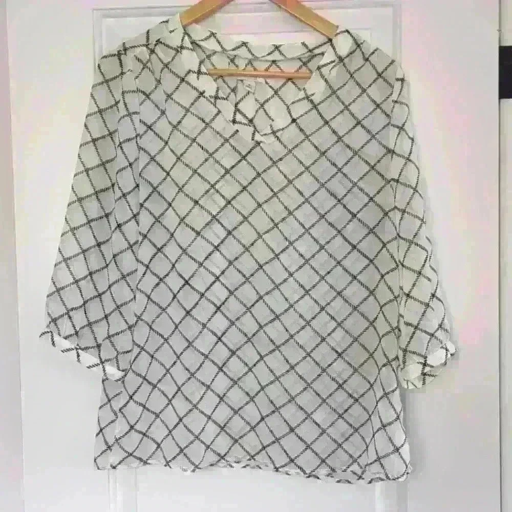 OLD NAVY | Women's Black/White Sheer V-Neck Chain Pattern Blouse - Picture 1 of 4